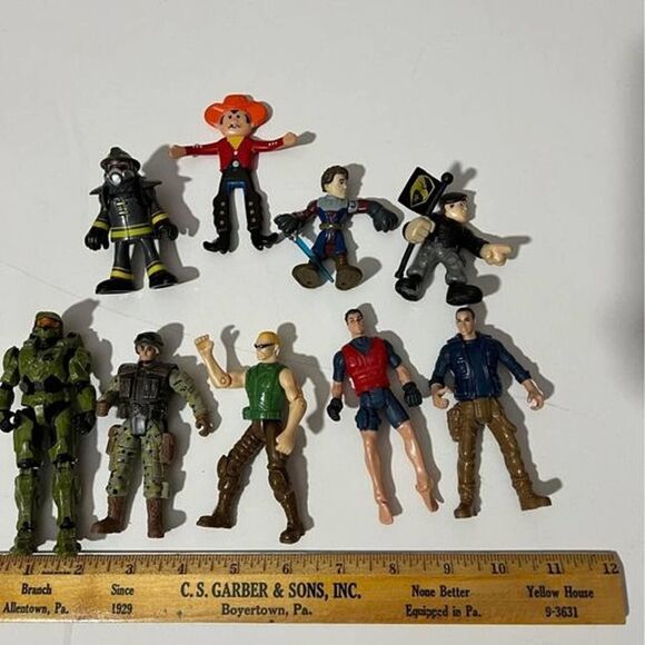 Bundle of 9 Assorted Action Figures #D235 - Picture 9 of 10